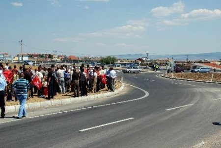Kavşağı Trafiğe Kapatmak İsteyen Vatandaşlara Polis İzin Vermedi