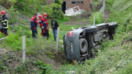 Kavşakta otomobil ve cip çarpıştı: 2 yaralı