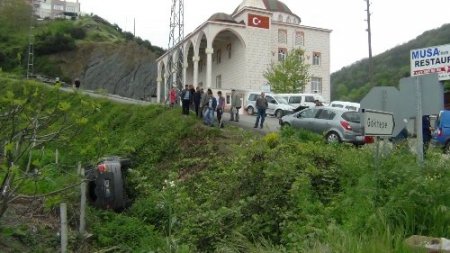 Kavşakta otomobil ve cip çarpıştı: 2 yaralı