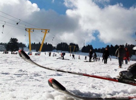 Kayak ve kar tutkunları yılbaşı tatili için Uludağ'a akın etti