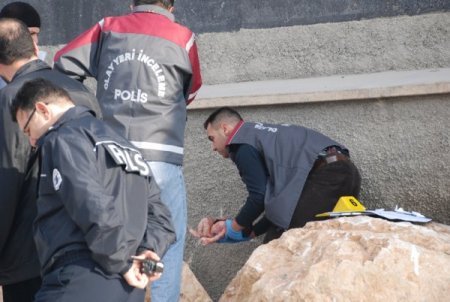 Kayalıkların Arasına Terk Edilen Bebek Ölü Bulundu