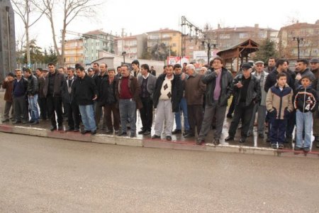 Kayan Otomobil Kahvehaneye Girdi: 4 Yaralı