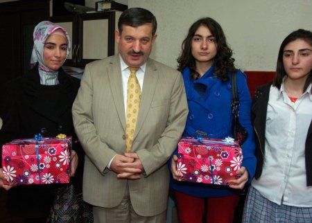 Kayapınar Kaymakamlığı’ndan bin 300 öğrenciye yardım