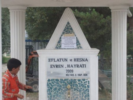 Kaybettiği Evlilik Yüzüğünü El İlanıyla Arıyor