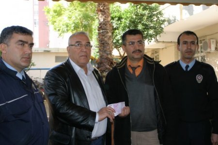 Kaybettiği umre parası bulununca sevince boğuldu