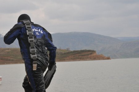 Kaybolan balıkçı kadını 29 kişilik dalgıç ekibi arıyor