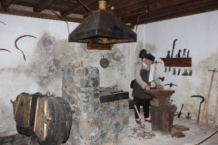 Kaybolan el sanatları Osmaniye Kent Müzesi'nde yaşayacak