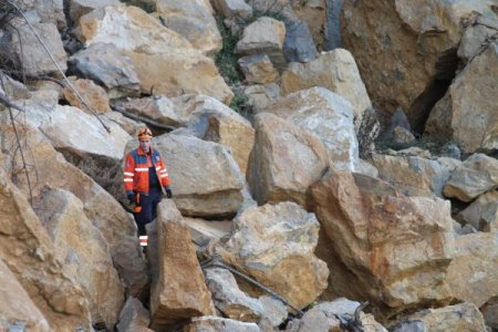 Kayıp madenciye ulaşılamadı, çalışmalar sabaha kaldı