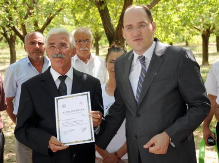 Kayısı Bahçesinde Turuncu Bayrak Altın Sertifika Getirdi