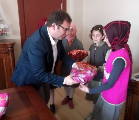 Kaymakam, kitap sınavında dereceye girenleri ödüllendirdi