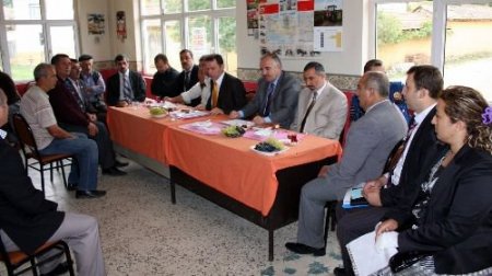 Kaymakam, Kurum Müdürlerini Yanına Aldı, Köylülerin Sorunlarını Dinledi