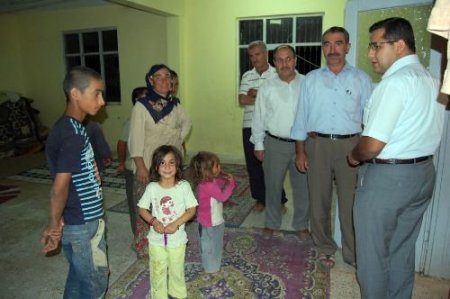 Kaymakam Dilsiz, Yoksul Vatandaşları Ziyaret Ederek Sıkıntılarını Dinliyor