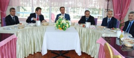 Kaymakam Erkan muhtarlarla kahvaltıda bir araya geldi