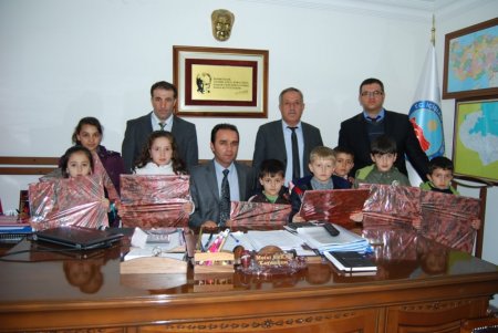 Kaymakam Erkan’dan öğrencilere ödül