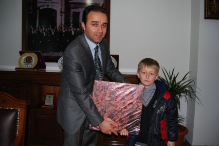 Kaymakam Erkan’dan öğrencilere ödül