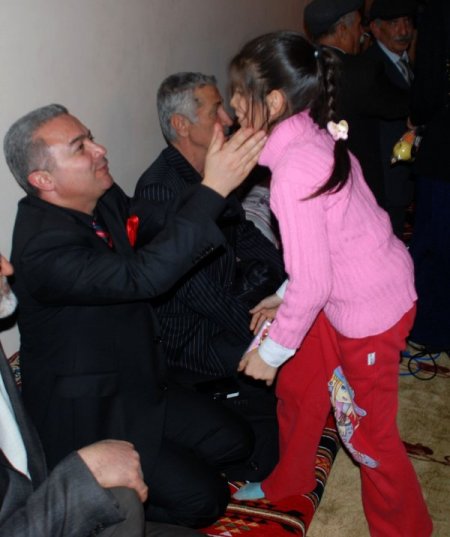 Kaymakam Turan, cemevinde düzenlenen birlik cemine katıldı