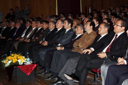 Kaymakamın Yazdığı İstiklal Marşı Oratoryosunu Sahnelendiren Öğrenciler Duygulandırdı