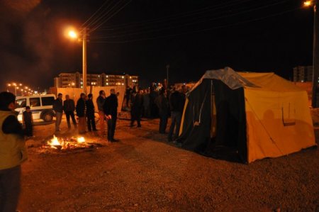 Kaymakamlık, göçükten dolayı evlerine giremeyen aileler kalacak yer tahsis etti