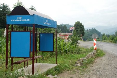 Kaymakamlık, Yolcular Minibüs Beklerken Islanmasın Diye Durak Yaptırdı