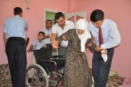 Kaymakamlık Personeli, 82 Yaşındaki Hasta İçin Kapak Topladı