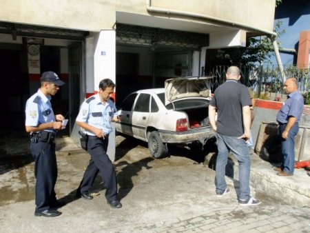 Kaynak yaptığı araç yanınca şoka girdi