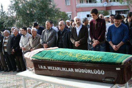 Kaynanası tarafından öldürüldüğü iddia edilen gelin defnedildi