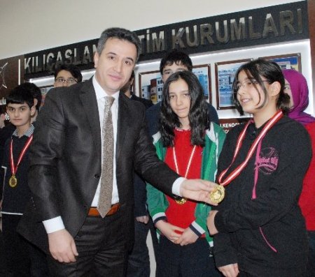 Kayseri Kılıçaslan Eğitim Kurumları, başarılı öğrencileri ödüllendirdi