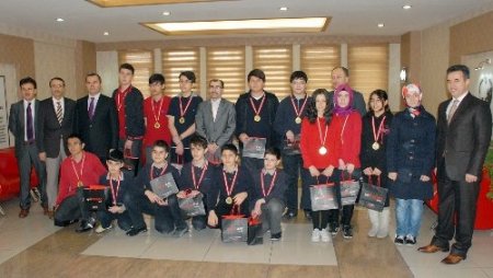 Kayseri Kılıçaslan Eğitim Kurumları, başarılı öğrencileri ödüllendirdi