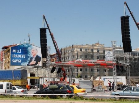 Kayseri meydanı Başbakan için hazırlanıyor