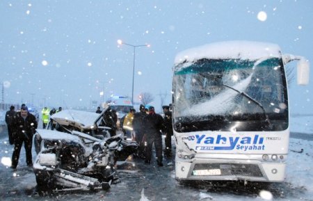 Kayseri-niğde Karayolunda Trafik Kazası:2 Ölü, 8 Yaralı