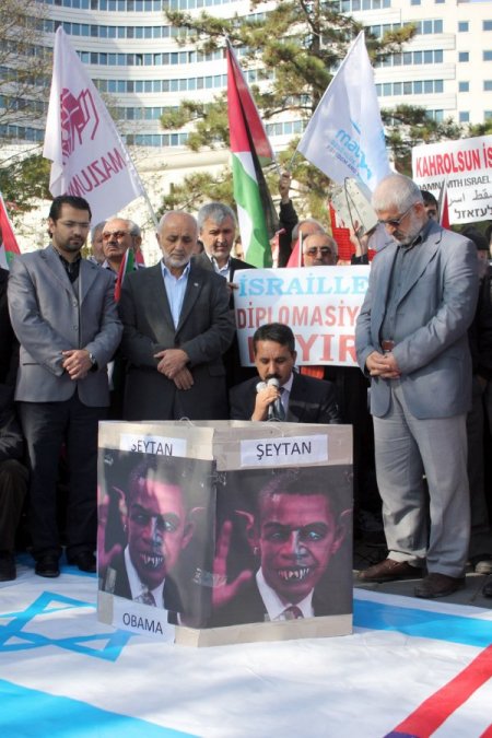 Kayseri'de Amerika ve İsrail bayrakları yakıldı