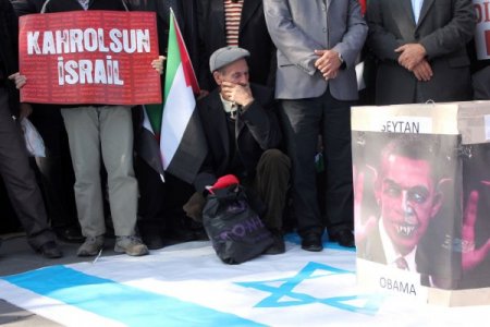 Kayseri'de Amerika ve İsrail bayrakları yakıldı