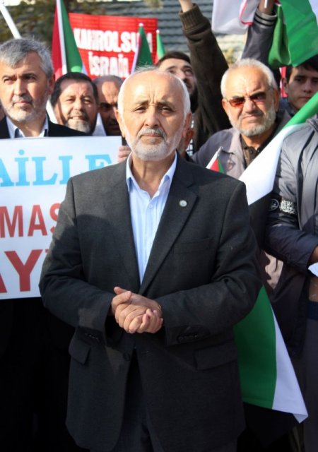 Kayseri'de Amerika ve İsrail bayrakları yakıldı