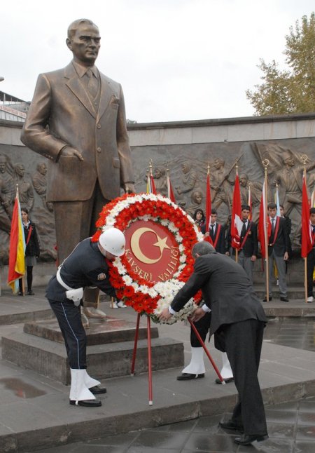 Kayseri’de Atatürk törenlerle anıldı