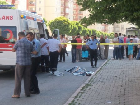 Kayseri’de Bir Baba Kızını Ve Evlenmek İstediği Genci Öldürdü