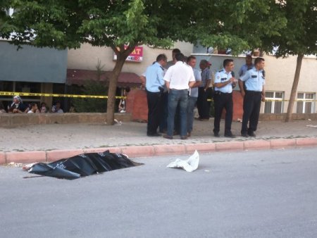 Kayseri’de Bir Baba Kızını Ve Evlenmek İstediği Genci Öldürdü