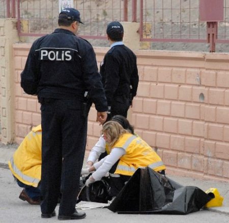 Kayseri'de Bir İş Adamı Kendi Otomobiliyle Ezilerek Öldürüldü