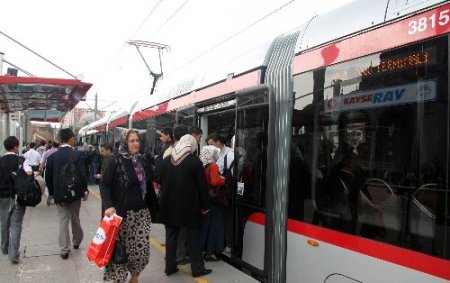 Kayseri'de her gün 350 bin insan toplu taşımadan yararlanıyor