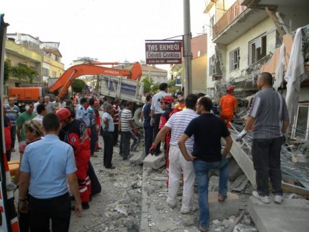 Kayseri’de Kamyonun Karıştığı Kazada 4 Kişi Öldü, 6 Kişi Yaralandı