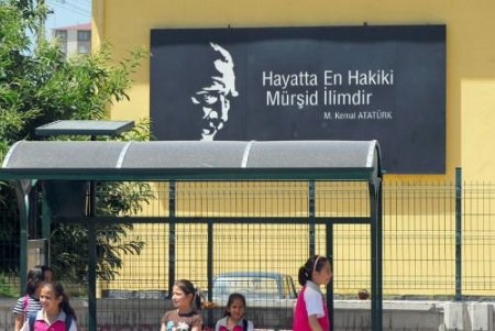 Kayseri'de Otobüs Durakları Güneş Enerjisiyle Ayrınlatılıyor