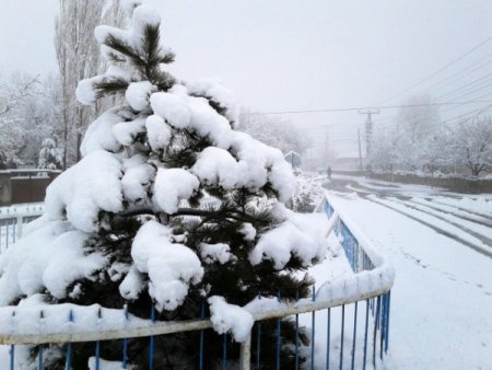 Kayseri’de şehir merkezine yağmur, yüksek kesimlere kar yağdı