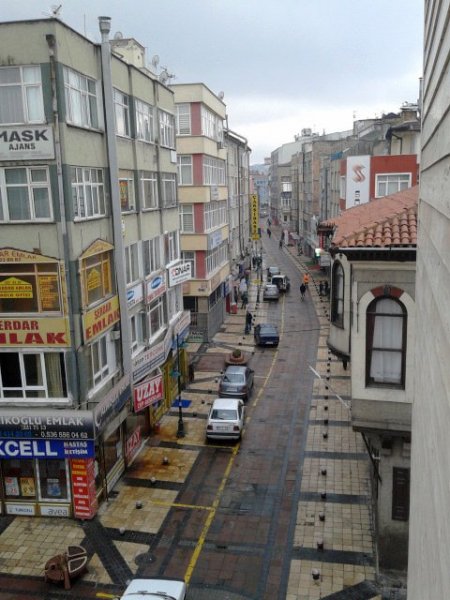 Kayseri’de şehir merkezine yağmur, yüksek kesimlere kar yağdı