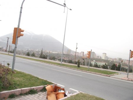 Kayseri’de şiddetli lodos çatıları uçurdu