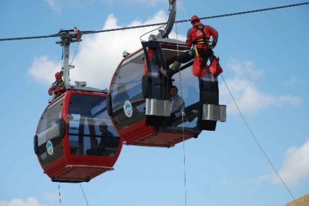Kayseri'de teleferikten kurtarma tatbikatı gerçeğini aratmadı
