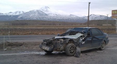 Kayseri’deki trafik kazasında üç kişi yaralandı
