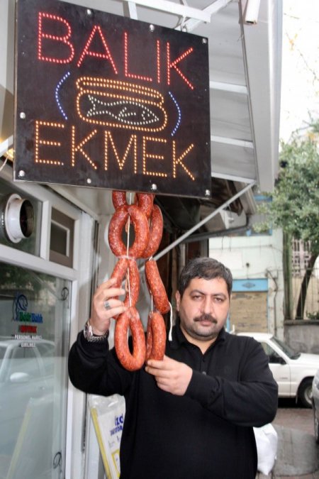 Kayserili işletmeci köpek balığı etinden sucuk yaptı