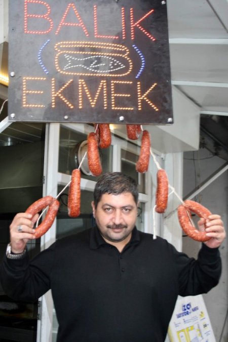 Kayserili işletmeci köpek balığı etinden sucuk yaptı