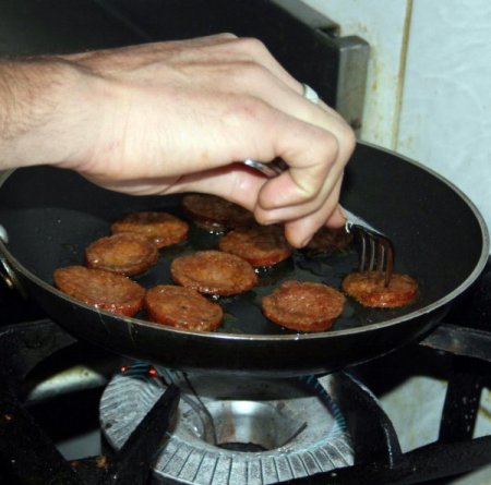 Kayserili işletmeci köpek balığı etinden sucuk yaptı