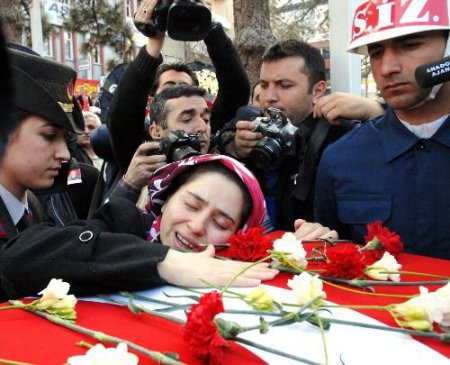 Kayserili Şehidi Son Yolculuğuna 3 Günlük Oğlu Uğurladı