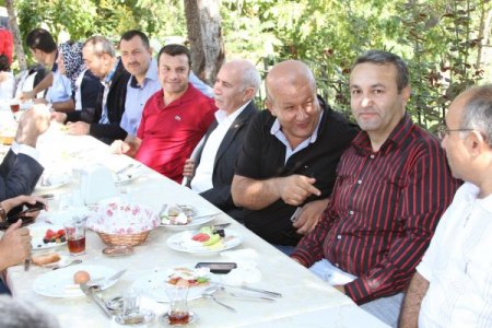 Kayserililer milletvekilleri ile kahvaltıda buluştu